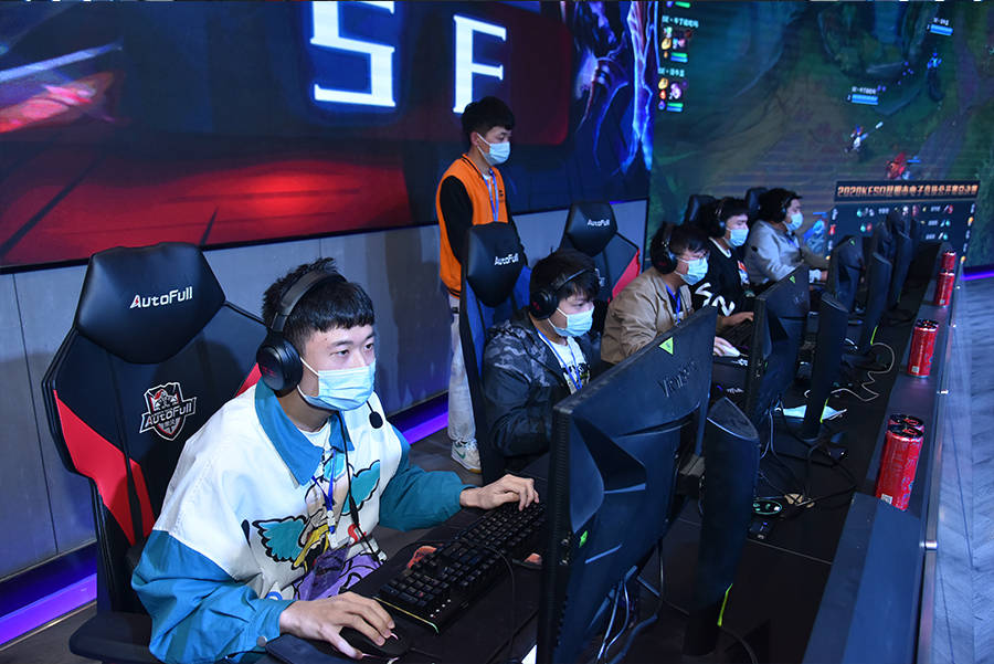 样以自信面 样以自信面